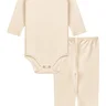 conjunto bebe canelado duma kids baunila mockup